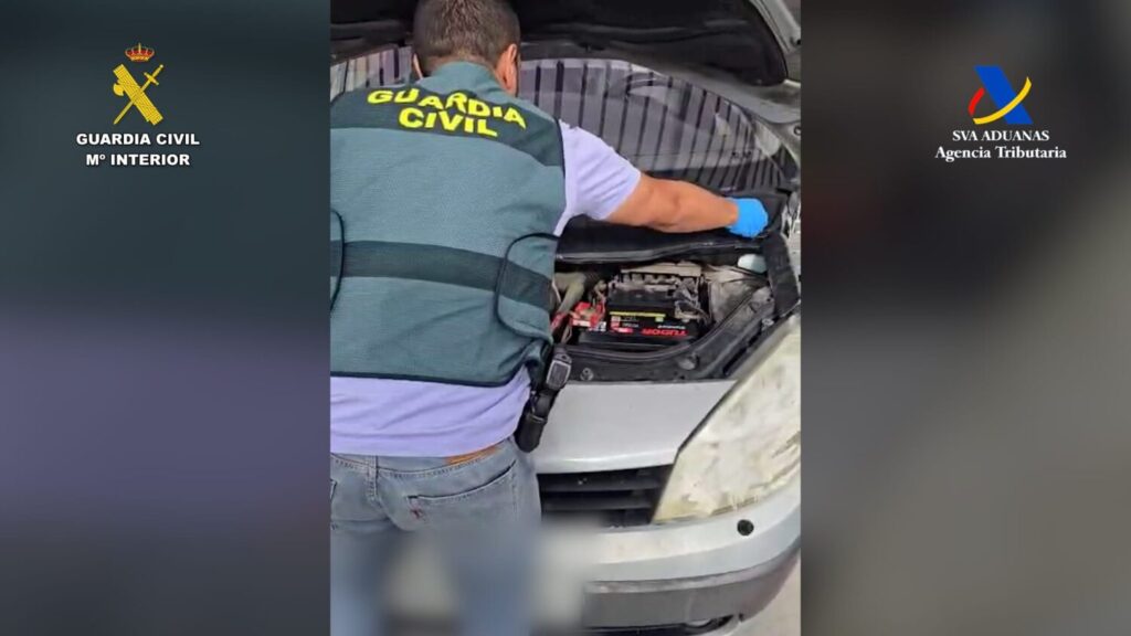 La Guardia Civil detiene a un hombre con más de 30 kilos de hachís escondido en la carrocería del coche