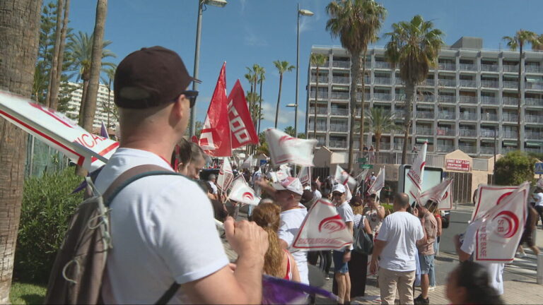 Patronal y sindicatos mantendrán una nueva reunión para evitar la huelga en la hostelería en verano