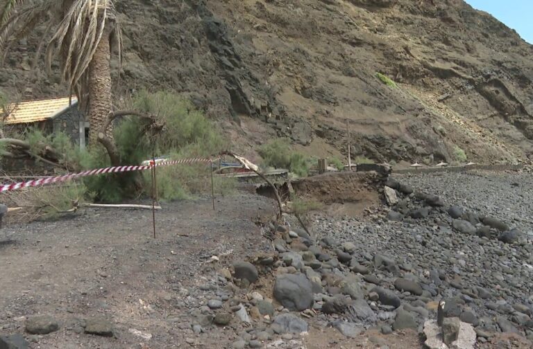 Hermigua exige actuar en la playa de La Caleta por el deterioro de la escollera
