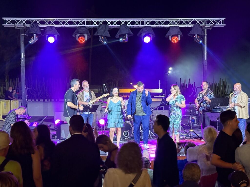 Playa Martiánez en la Noche de San Juan 2025