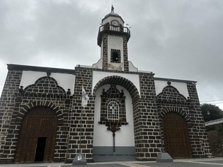 Limitaciones para los bailarines de La Bajada para evitar el colapso a la entrada de la Iglesia en Valverde