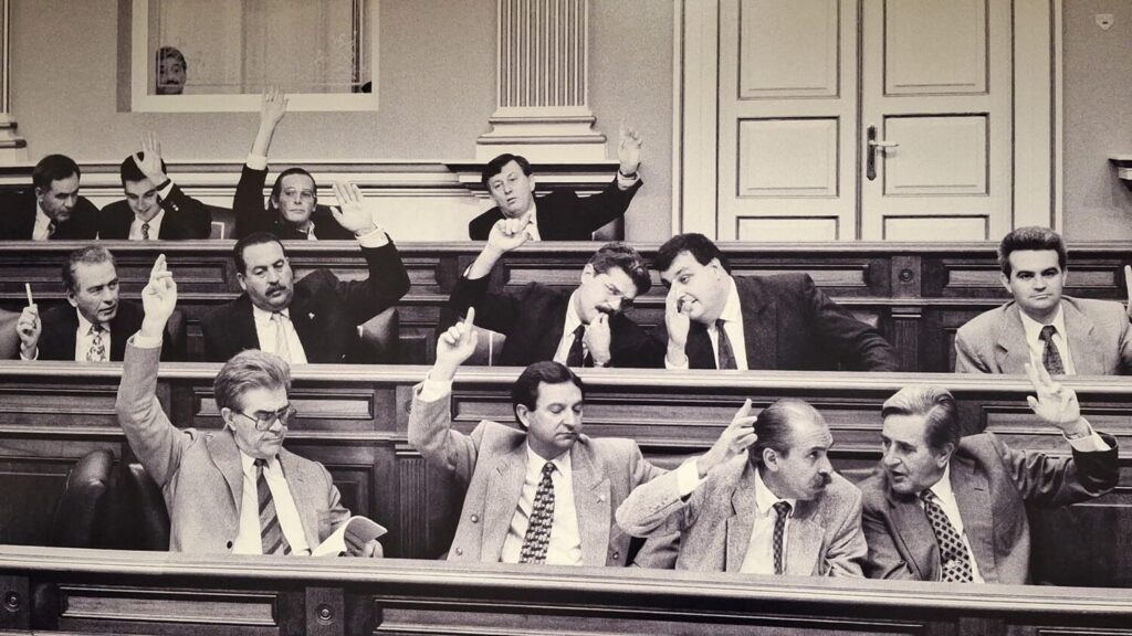 Fotografía de Manuel Hermoso en el Parlamento de Canarias. De Tino Garriga