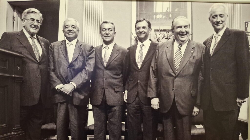 Fotografía de Manuel Hermoso en el Parlamento de Canarias. De Tino Garriga