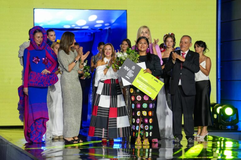 Annaiss Yucra gana el certamen de Jóvenes Diseñadores de Tenerife