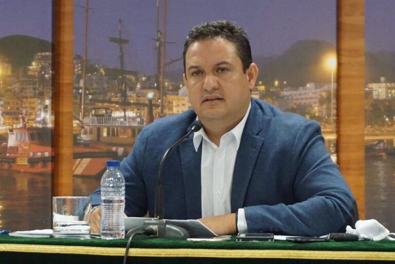 José Julián Mena, reelegido secretario general del PSOE en Arona