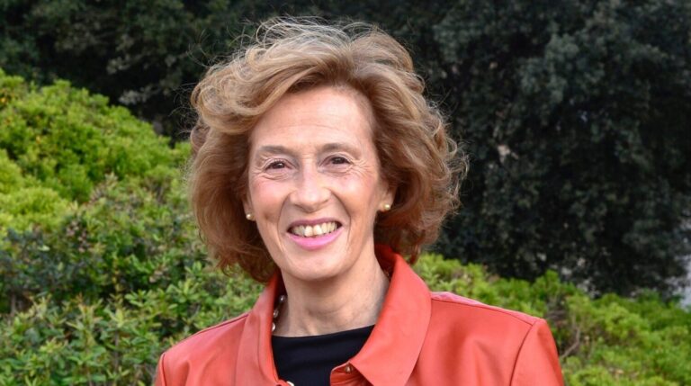 Julia Navarro: «Me avergüenza el trato de la UE» a los migrantes