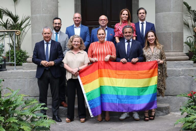 El Parlamento canario reafirma su compromiso con la igualdad por el Día del Orgullo LGTBIQ+