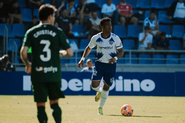 El CD Tenerife ejerce la opción de renovación, por dos campañas, de Anthony Landázuri