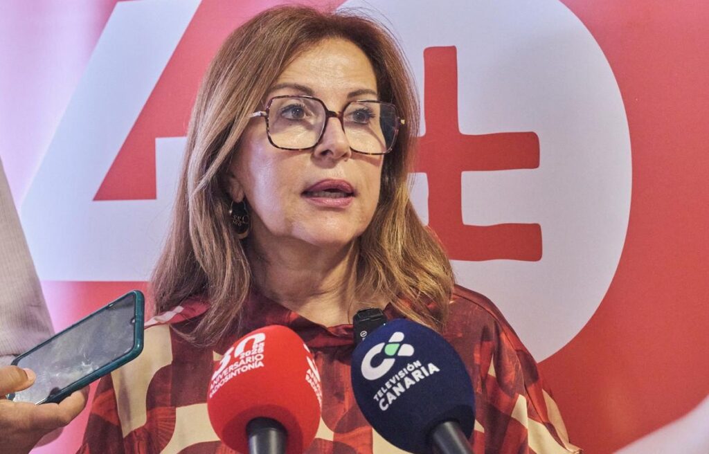 Quejas contra la Administración. Lola Padrón, diputada del Común. Imagen: Miguel Ángel López Galán