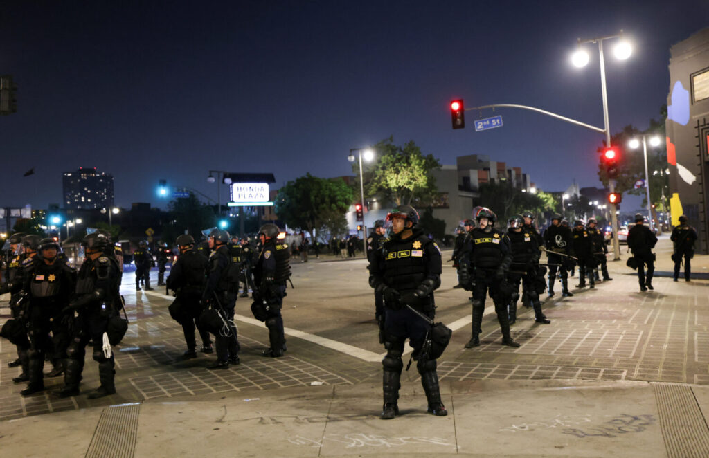 Despliegue policial en Los Ángeles por las protestas. REUTERS/Aude Guerrucci