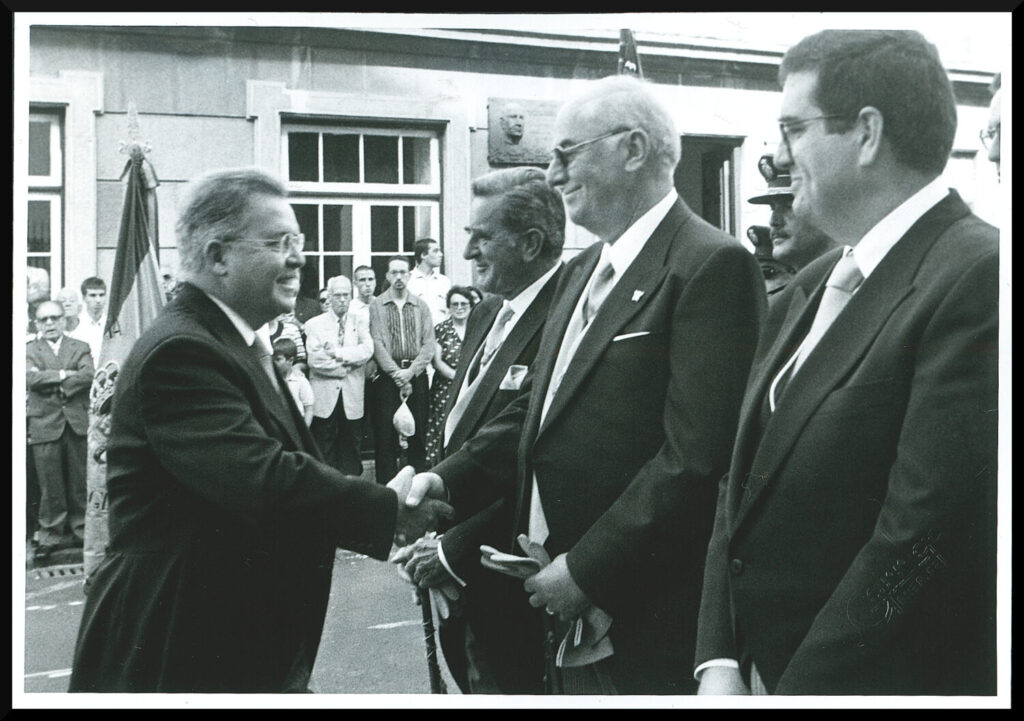 Imagen de Manuel Hermoso en su actividad en el Parlamento de Canarias