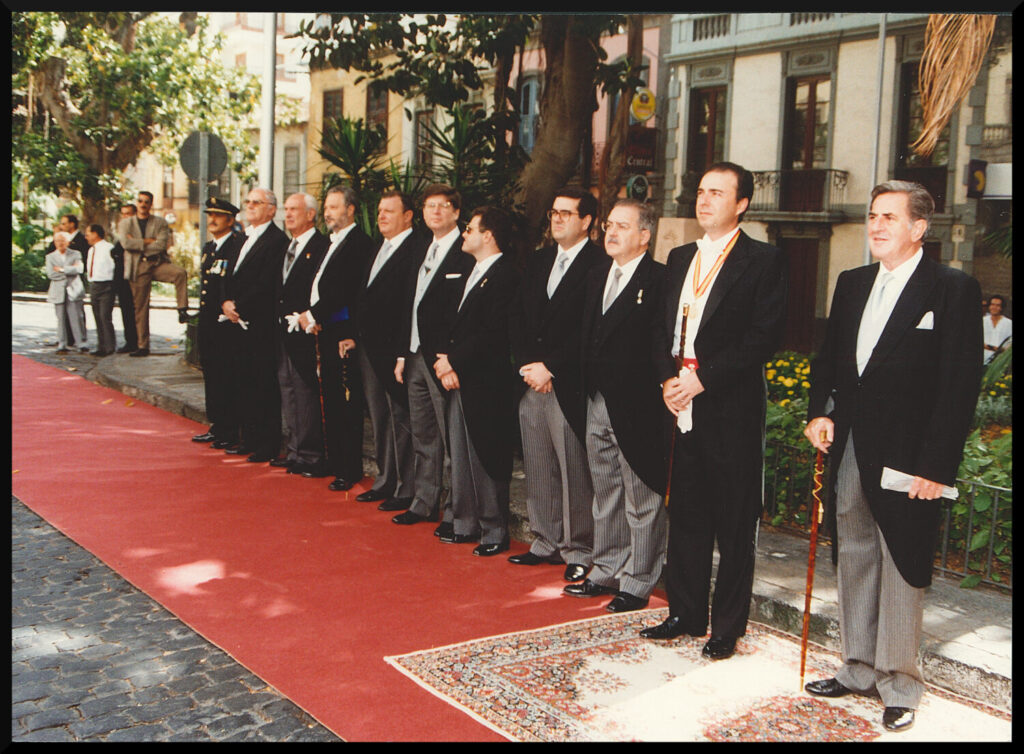 Imagen de Manuel Hermoso en el Parlamento de Canarias