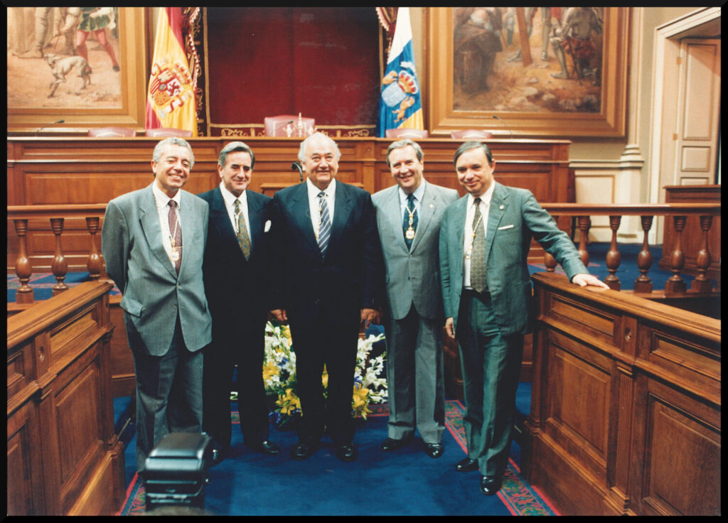 Imagen de Manuel Hermoso en el Parlamento de Canarias