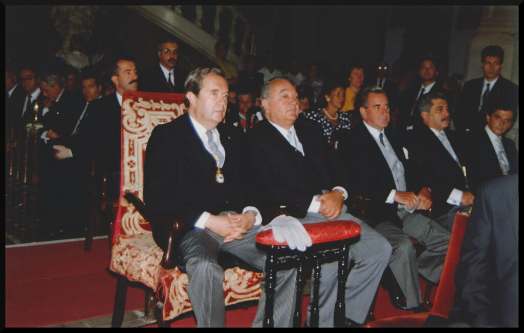 Imagen de Manuel Hermoso en el Parlamento de Canarias