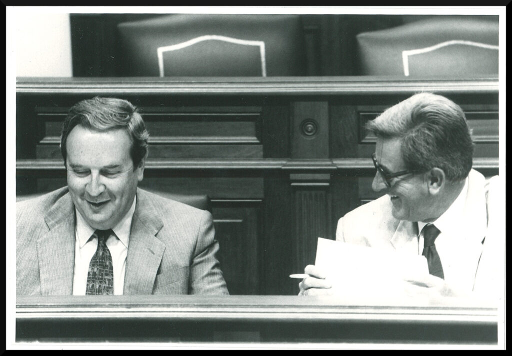 Imagen de Manuel Hermoso en su actividad en el Parlamento de Canarias