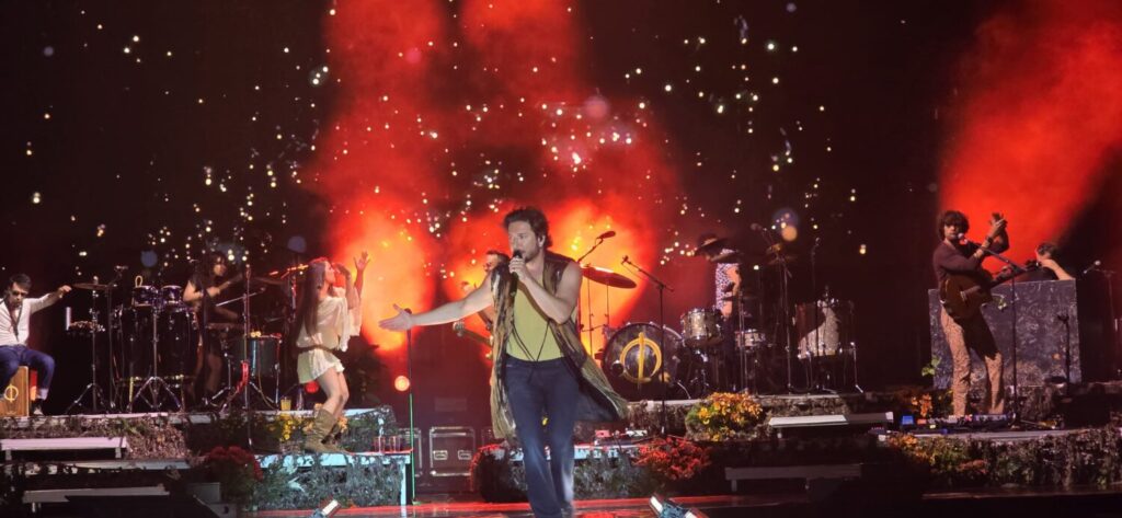 Manuel Carrasco durante su actuación en la Bajada de la Virgen de las Nieves 