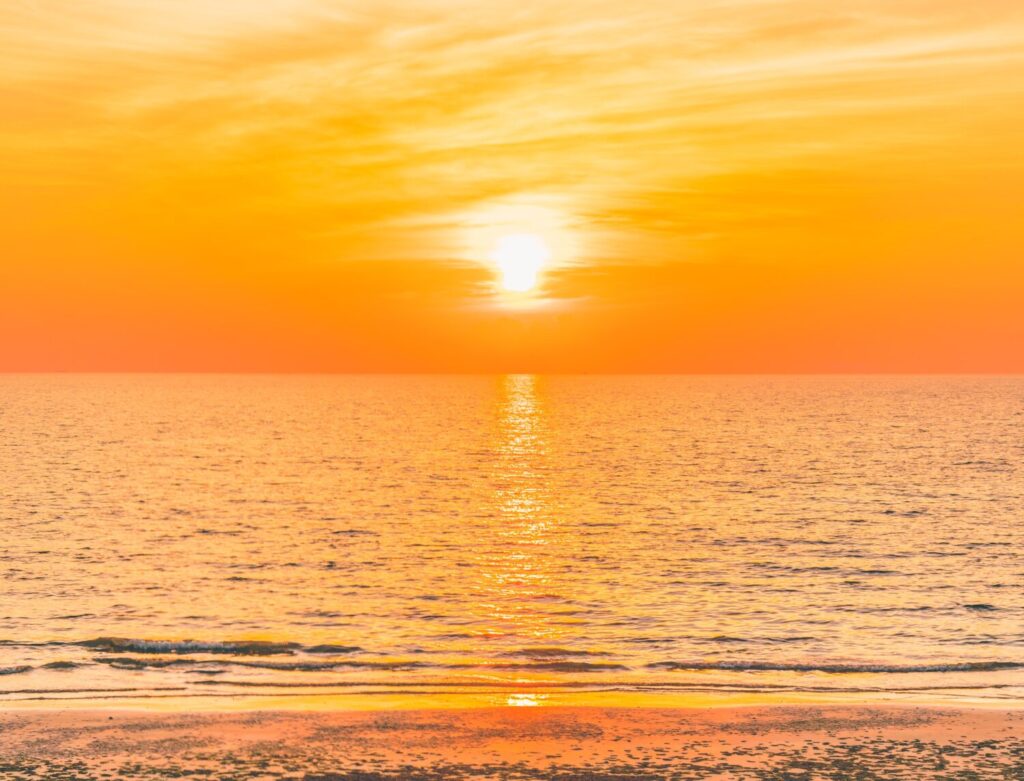 Llega el verano a las islas este sábado, 21 de junio. Imagen de recurso Freepik