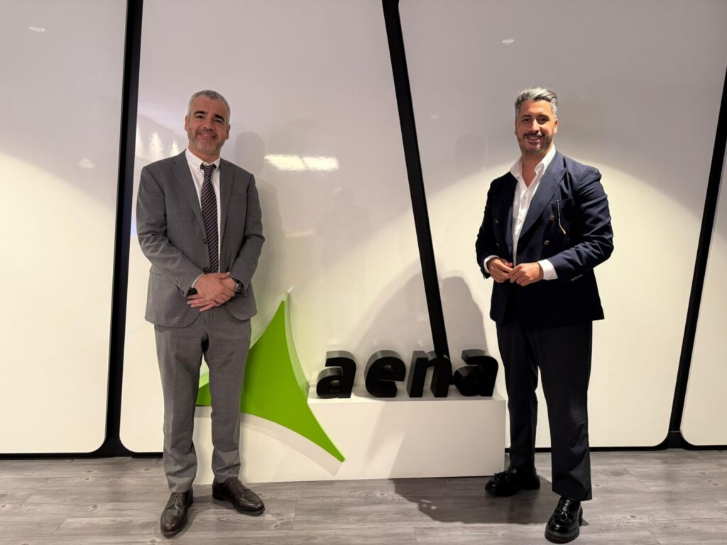 Maurici Lucena, presidente y CEO de Aena, y el alcalde de La Laguna, Luis Yeray Gutiérrez. Imagen Ayuntamiento de La Laguna, para abordar cuestiones relacionadas con el Aeropuerto de Tenerife Norte