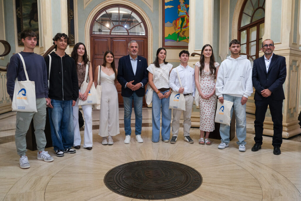 El rector de la ULPGC ha recibido al alumnado con las mejores calificaciones en la fase general de la convocatoria de junio de la PAU en la isla de Gran Canaria