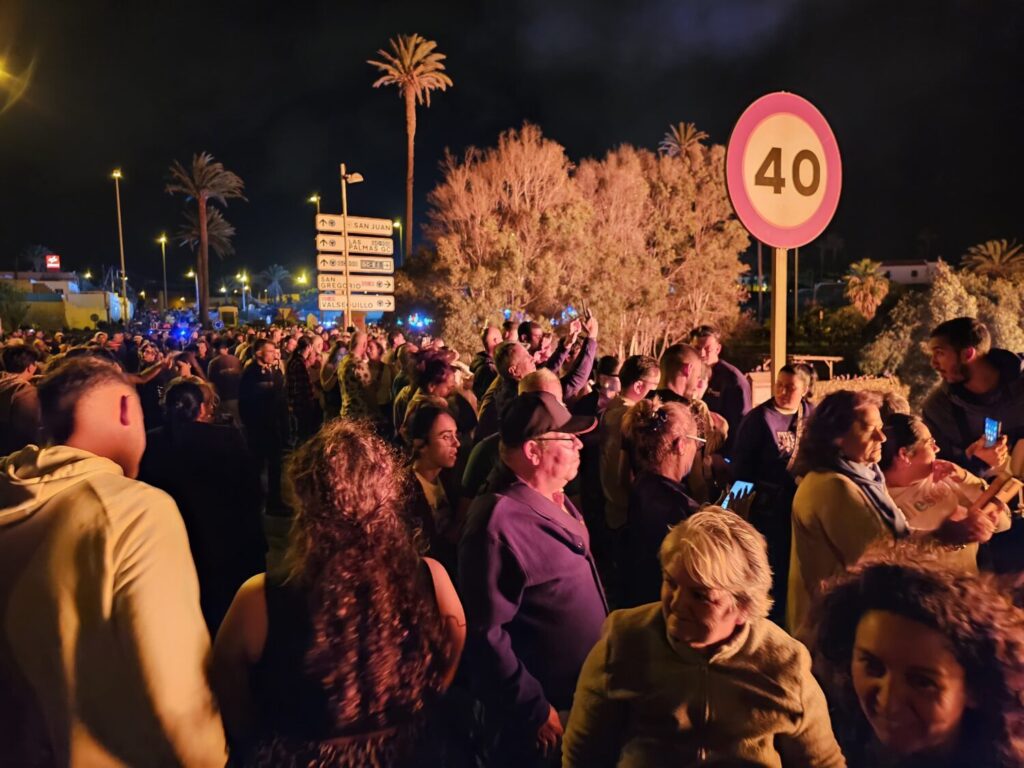 Miles de personas disfrutaron de la Noche de San Juan en Telde