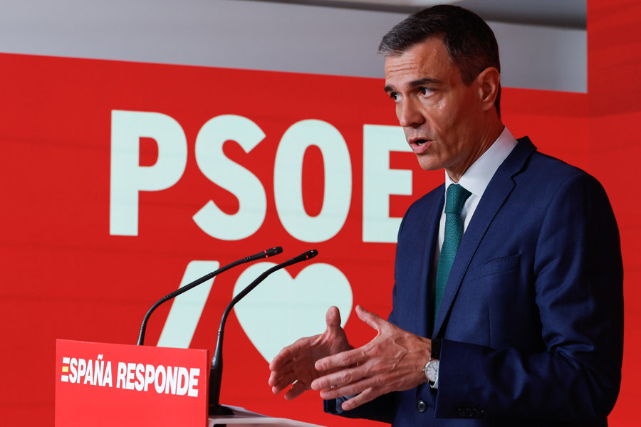El presidente del Gobierno y líder del PSOE, Pedro Sánchez en rueda de prensa tras la primera reunión de la Ejecutiva de este partido después de la salida de Santos Cerdán como secretario de Organización. EFE/ Javier Lizon