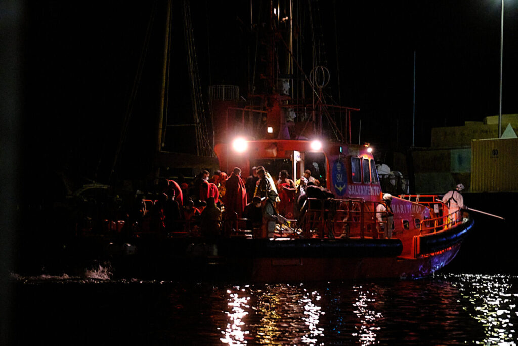 La Salvamar atiende a las pateras al llegar a Lanzarote y Gran Canaria. Europa Press