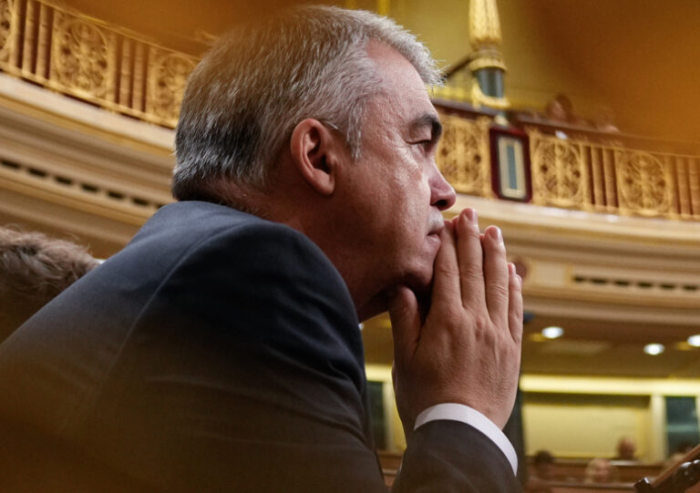 Continúan las reacciones de los partidos y grupos parlamentarios tras la dimisión de Santos Cerdán