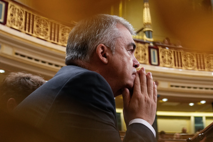 El diputado socialista Santos Cerdán en el hemiciclo del Congreso este jueves. EFE/ Borja Sanchez-Trillo