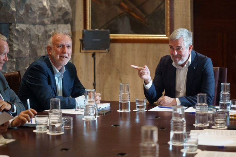 Canarias y Estado firman el acuerdo sobre menores migrantes solicitantes de asilo