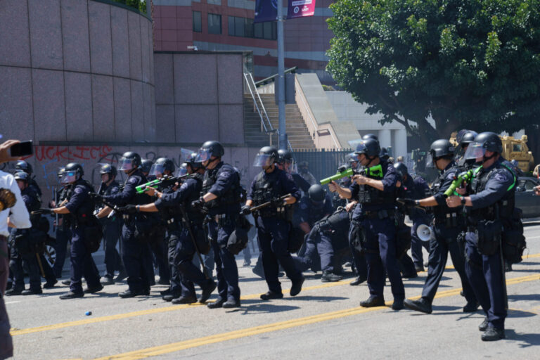 Trump reprocha al gobernador de California que no le dé las gracias por «salvarle el culo»