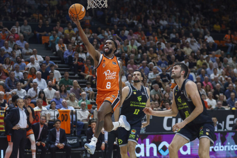 El Dreamland Gran Canaria cae en el primer asalto en La Fonteta (98-74)