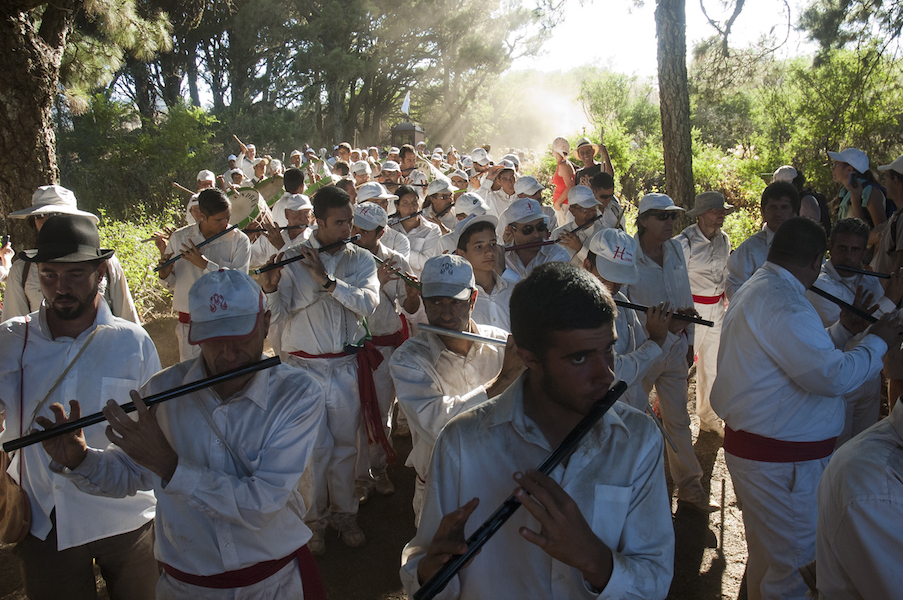 Las Rayas de la Bajada de la Virgen de los Reyes en El Hierro: Símbolo de Fe y Tradición