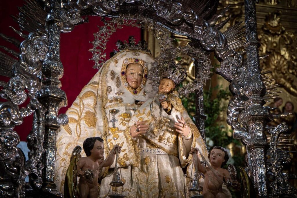 Colas para ver a la Virgen del Pino en la Catedral de Santa Ana