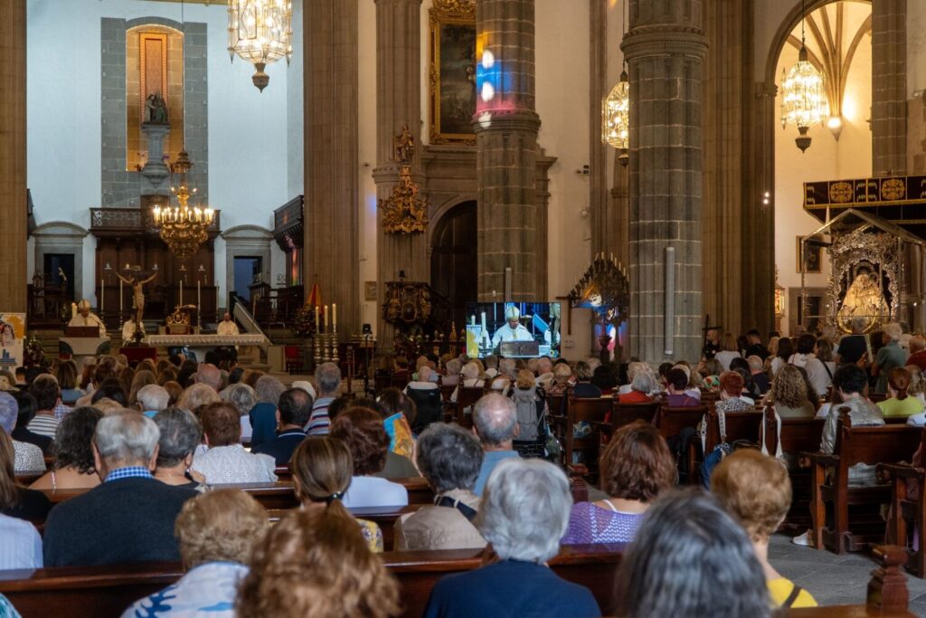 La Catedral de Canarias ha sido el punto de encuentro de miles de peregrinos durante la Bajada de la Virgen del Pino. Desde el 31 de mayo inició su bajada / Diócesis de Canarias 