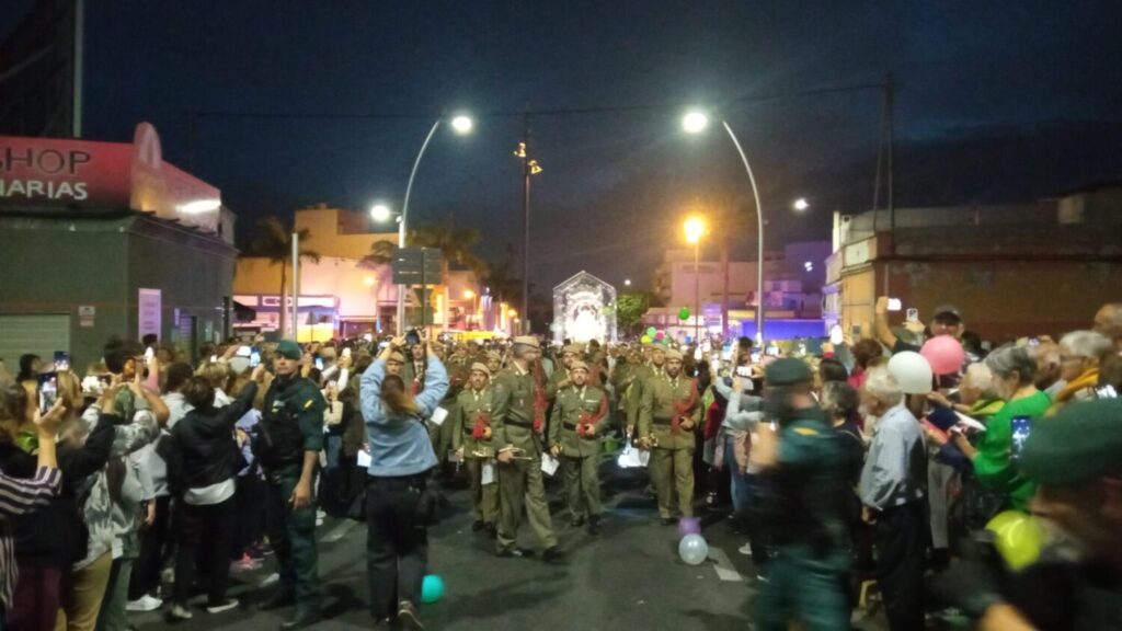La Virgen del Pino ya está en el Cruce de Sardina, donde comienza su visita a Santa Lucía de Tirajana
