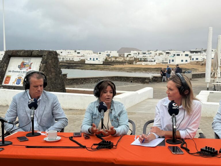 La Graciosa debate su futuro en el último Foro Cajasiete de la temporada