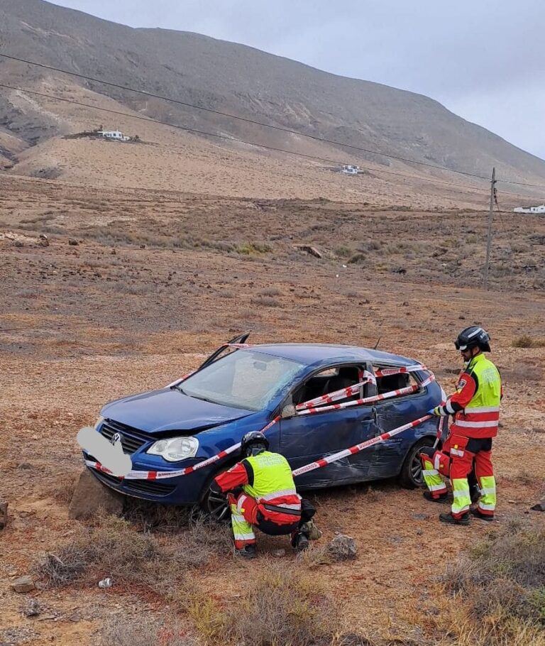 Herido un hombre tras el vuelco de su coche en Teguise 