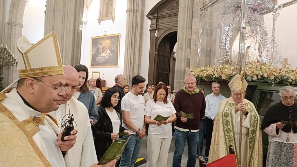 La alcaldesa de Las Palmas de Gran Canaria, Carolina Darias, también ha participado en la despedida de la Virgen del Pino en la Catedral / RTVC / Miguel Quintana