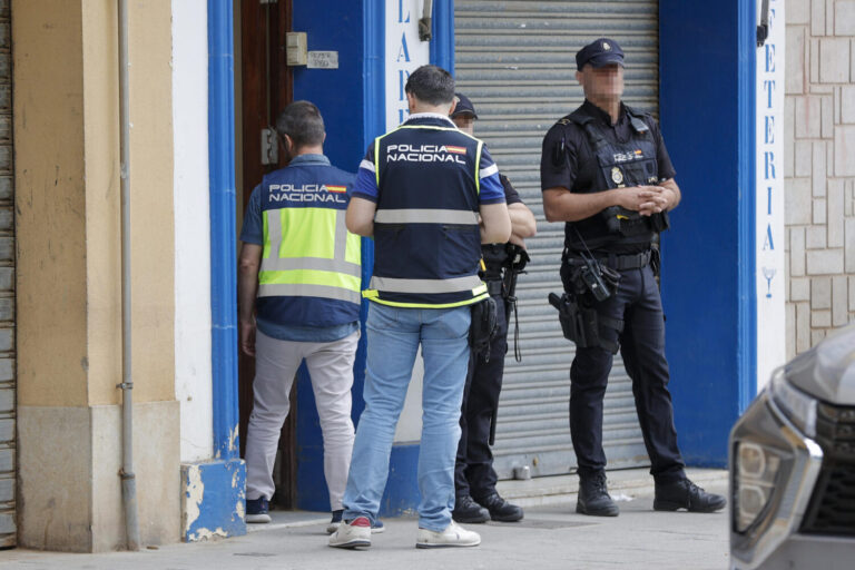 Un hombre mata a su mujer y a su hijo de 3 años en Valencia