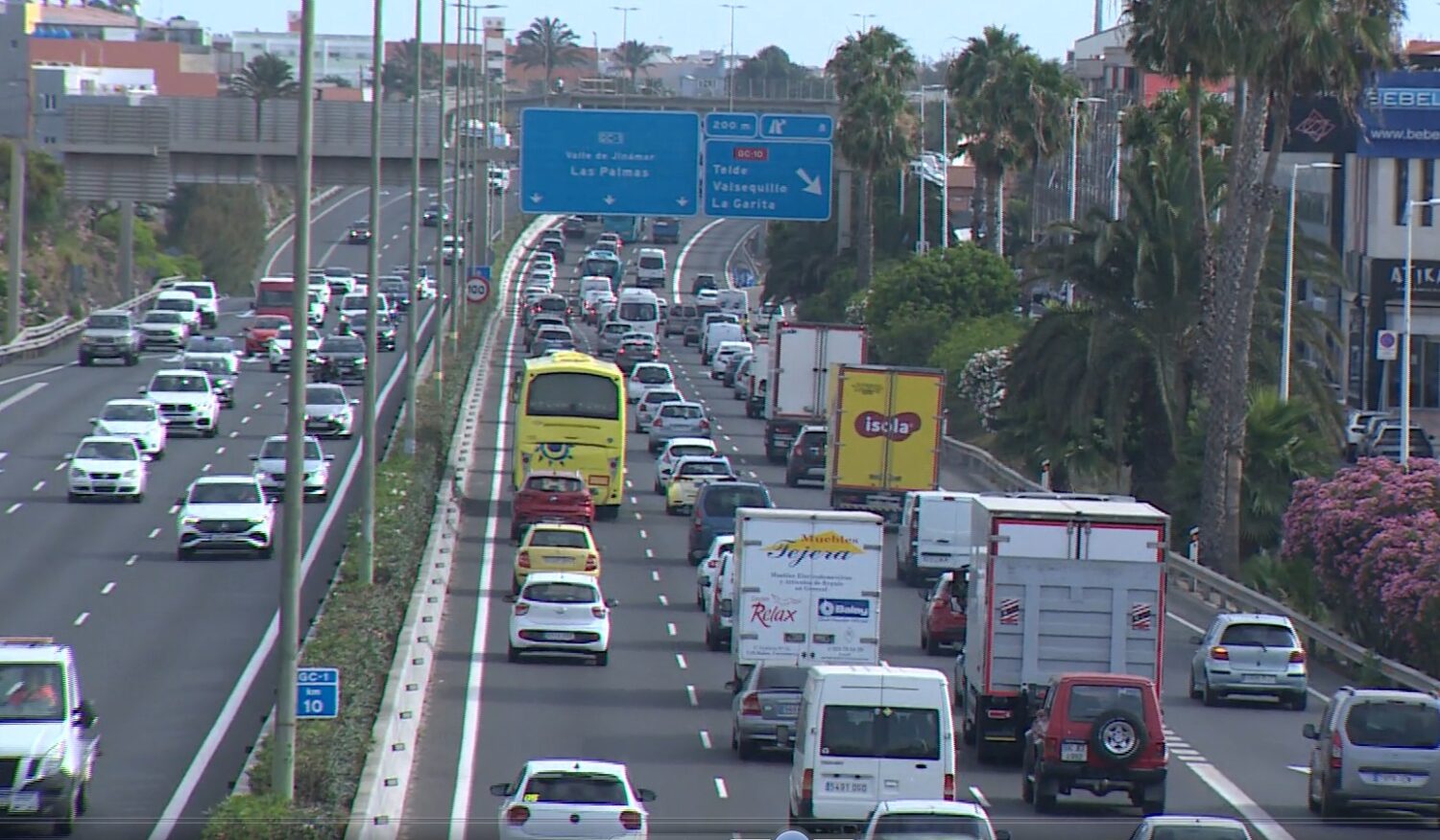 Dos heridos grave en el vuelco de un vehículo en la GC-1