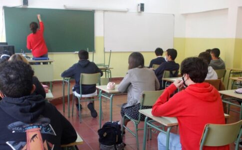 La nueva ley del docente reduce el número de alumnos por clase y la jornada docente