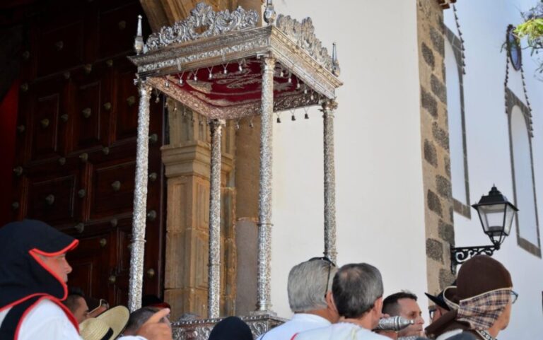‘De campo y mar’ refleja la tradición palmera con la Bajada de la Virgen de las Nieves