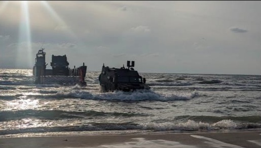 Imágenes de los buques y maniobras para la celebración del Día de las Fuerzas Armadas