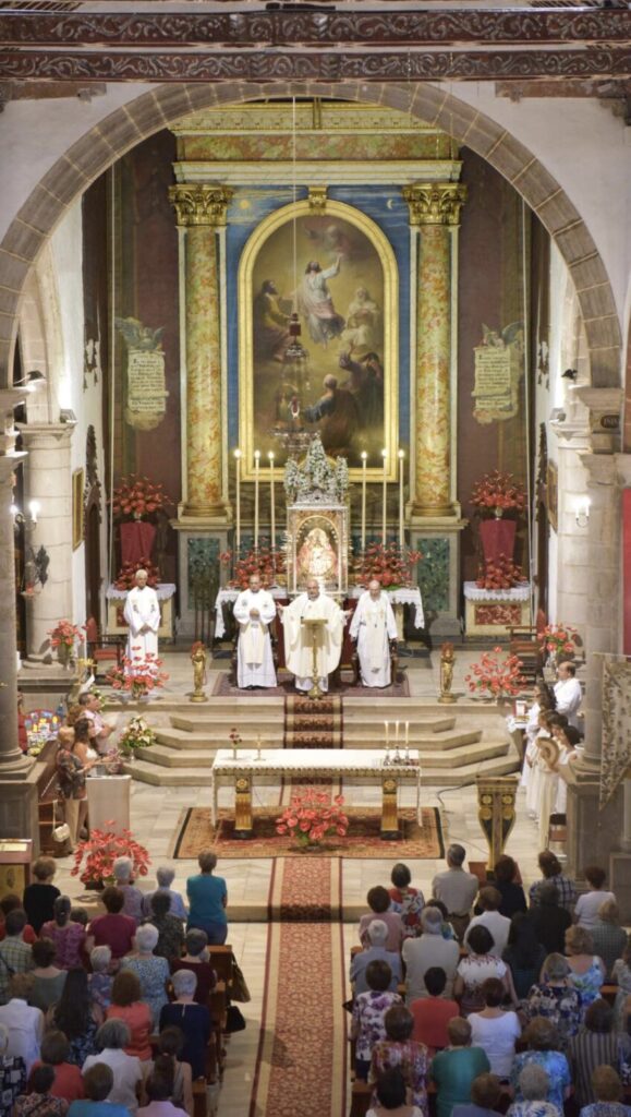 Imagen de archivo de una de las eucaristías que se realizó con motivo de la última Bajada de la Virgen de las Nieves 