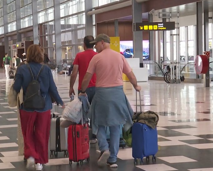 La Comisión Europea expedienta a España por las multas a las aerolíneas que cobran por el equipaje de mano