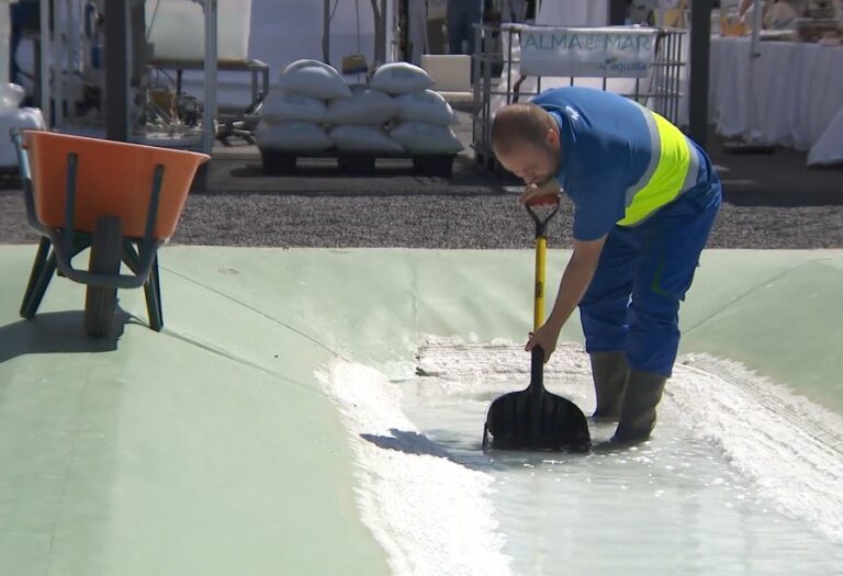 Adeje inaugura una desaladora de agua de mar