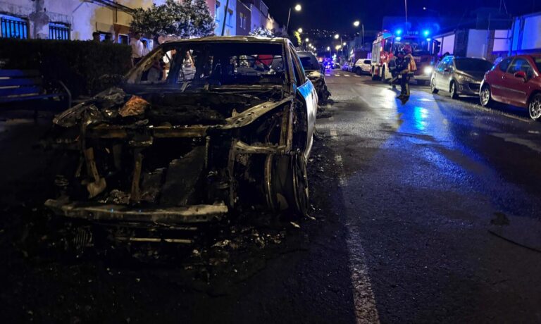 Incendio en varios vehículos en la zona de Taco, en La Laguna