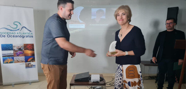 La investigadora Marisol Izquierdo recibe el Galardón Océanos 2025
