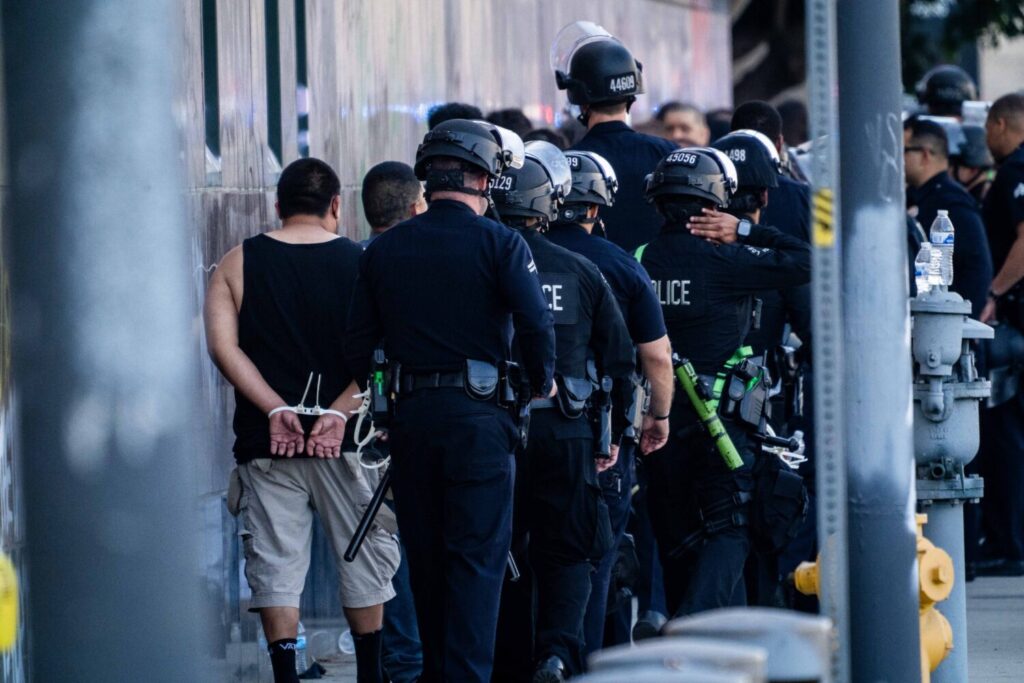 Detenciones por los disturbios en Los Ángeles, que han provocado un toque de queda