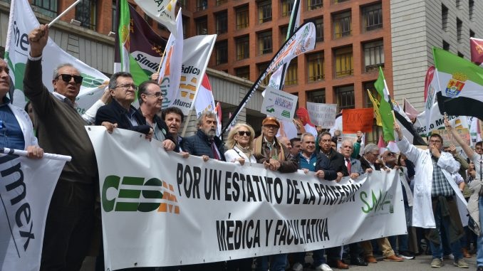 Los médicos plantan al Gobierno en la negociación del Estatuto Marco. En la imagen, protestas de Médicos. Imagen CESM